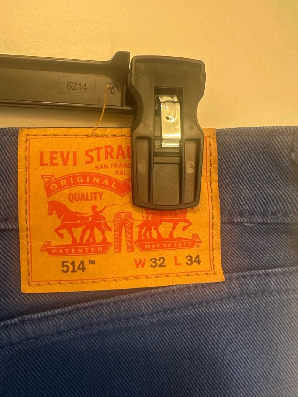 Authentic Levi's 514 Men Straight Jeans Blue with Tan Patch